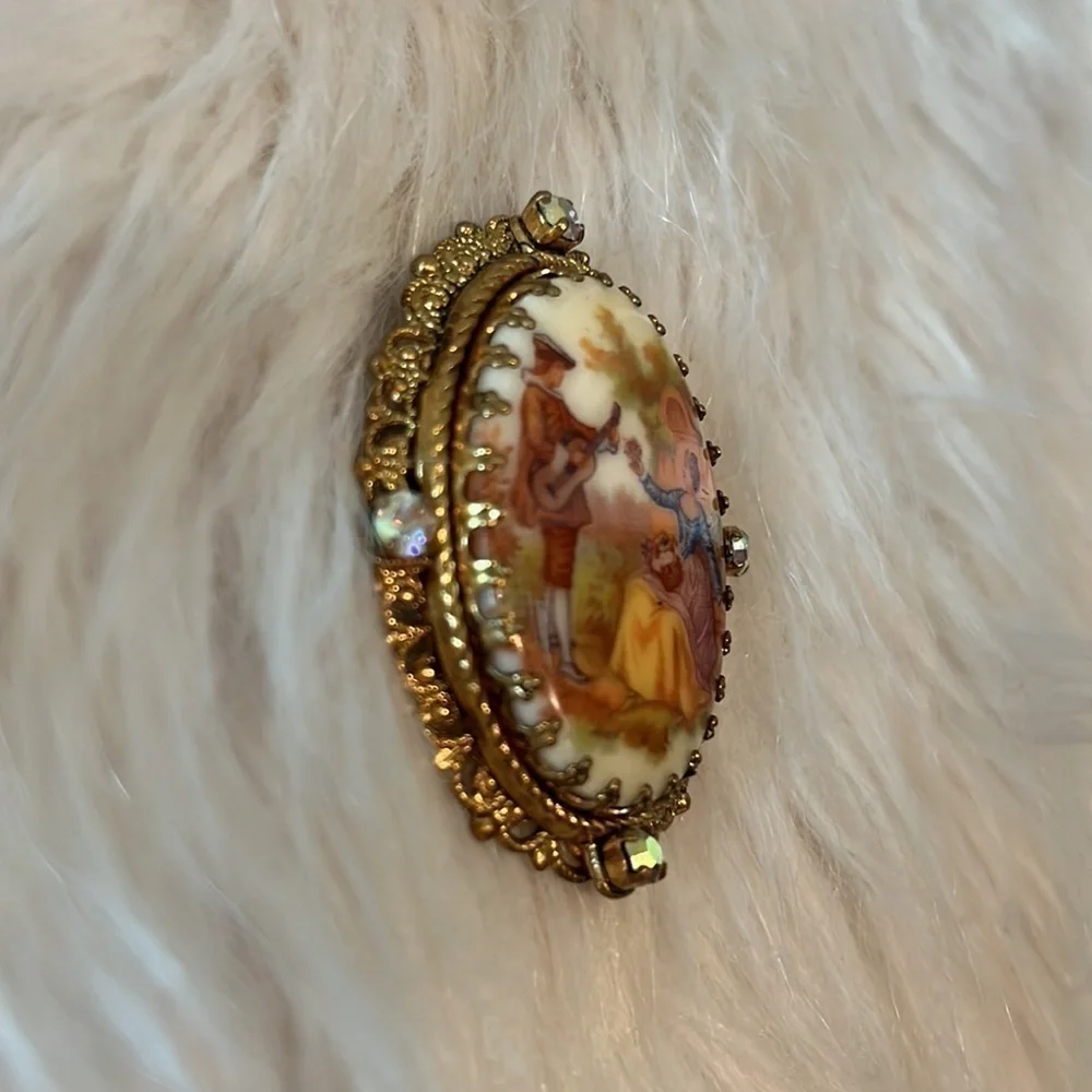 VINTAGE cameo brooch pin gold tone rhinestone painted porcelain Victorian couple